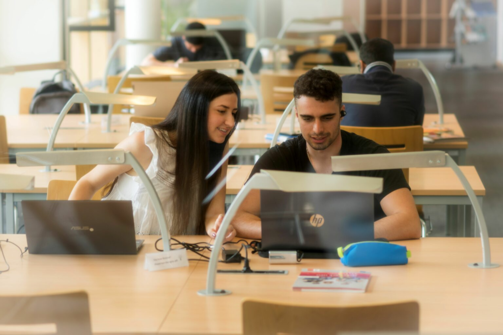 campus-bilder_1_hochschulehof-99 (1)