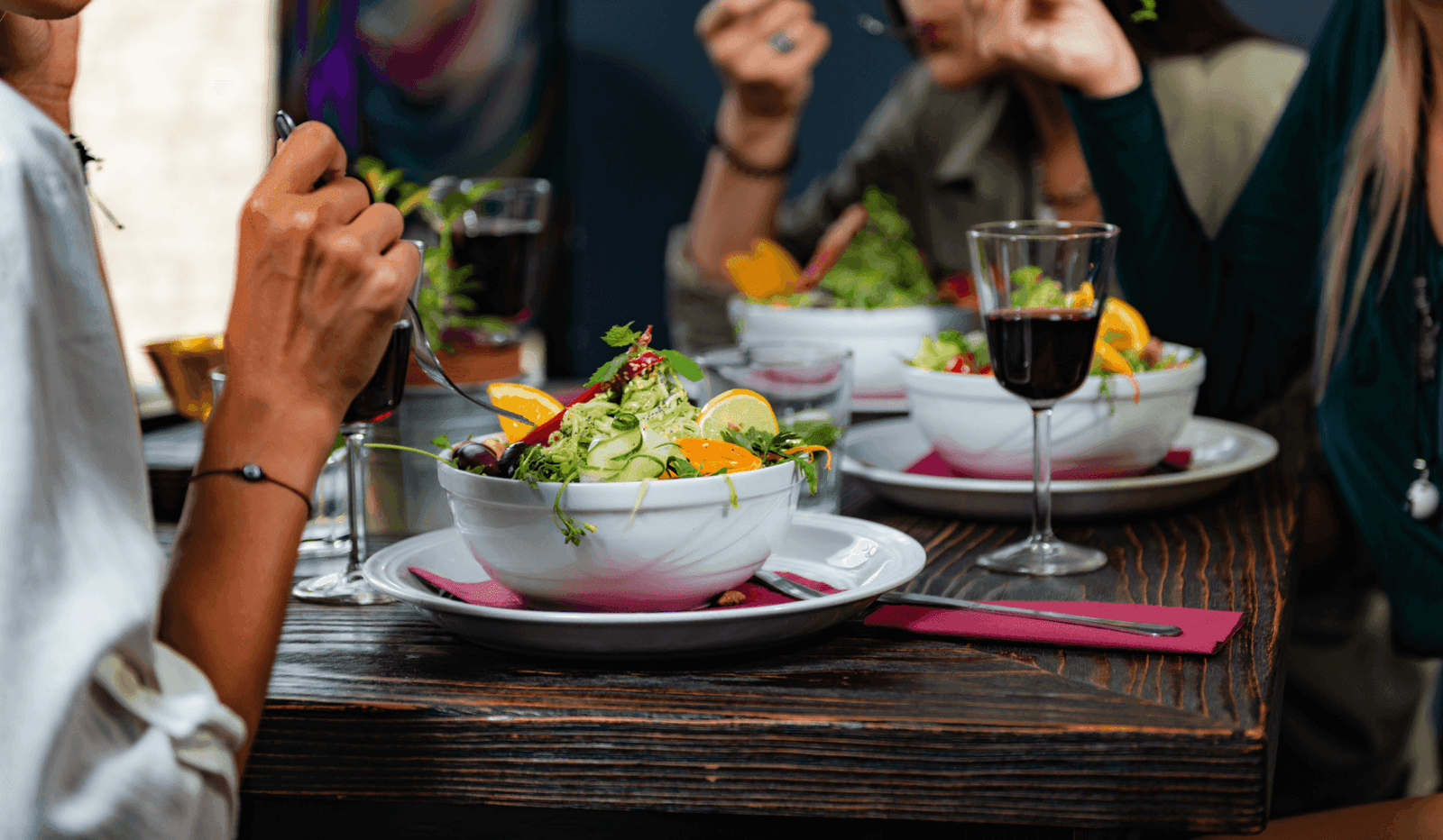 Are there any vegetarian or vegan options readily available in German university cafeterias and restaurants?